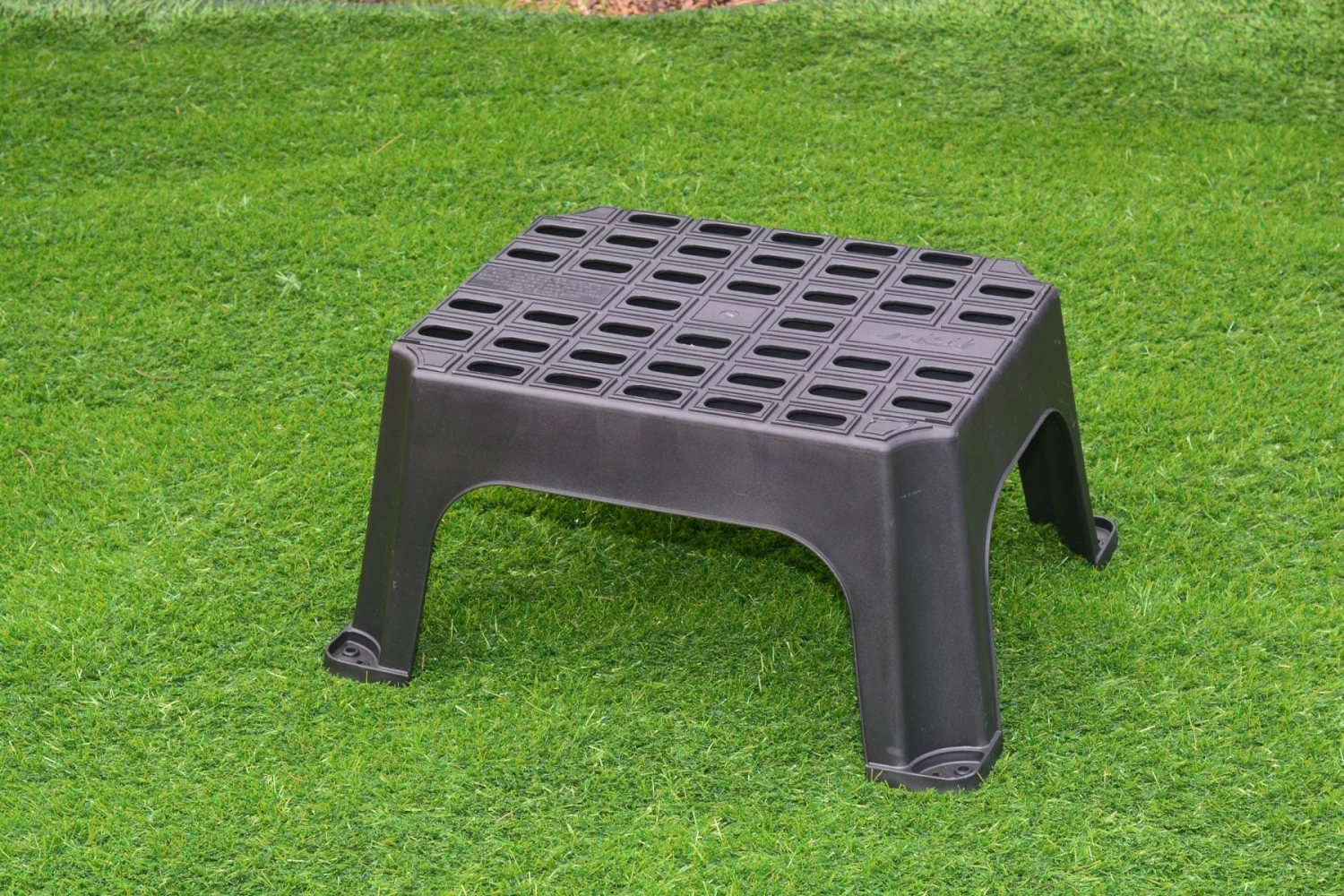 MGI Milenco Giant Single Step 1 MGI Milenco Giant Single Step