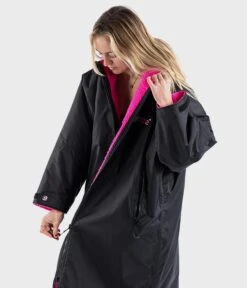 Dryrobe Advance Long Sleeve BLACK PINK - RECYCLED 16 Dryrobe Advance Long Sleeve BLACK PINK - RECYCLED -Kampa Store Black Pink 4 2024x2024 9f20c94a b246 42a5 b5bf 5333a56e0fe3