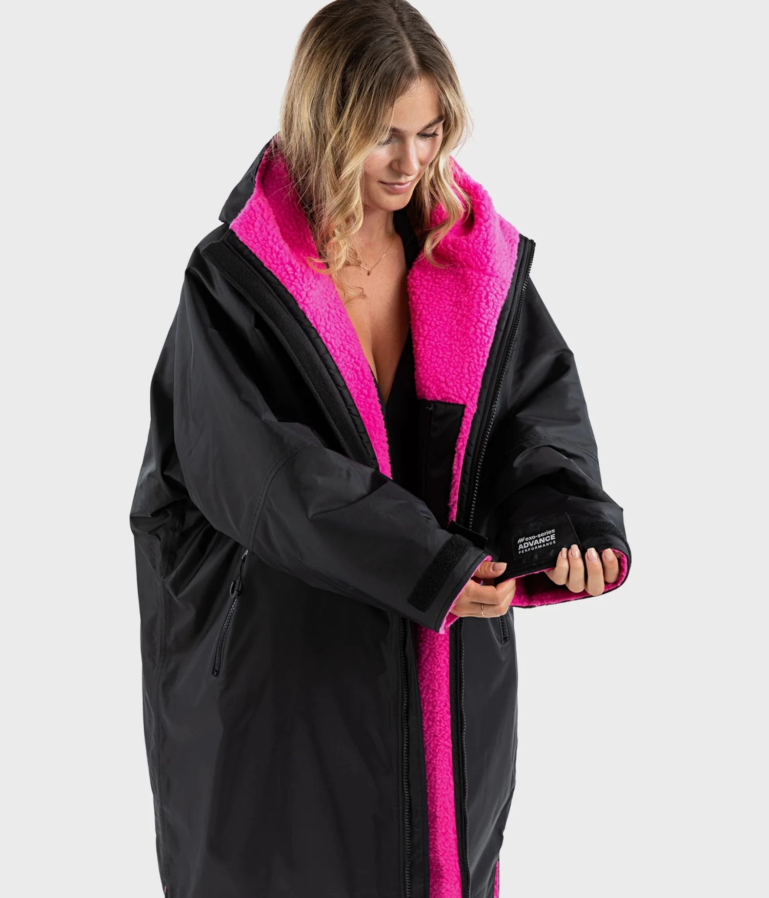 Dryrobe Advance Long Sleeve BLACK PINK - RECYCLED 9 Dryrobe Advance Long Sleeve BLACK PINK - RECYCLED - Image 9