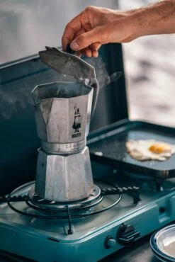 Cadac 2 Cook 3 Pro Deluxe QR Stove 12 Cadac 2 Cook 3 Pro Deluxe QR Stove -Kampa Store Cadac Lifestyle 32 scaled 1