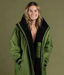 Dryrobe Advance Long Sleeve FOREST GREEN BLACK - RECYCLED -Kampa Store Forest Green 6 2024x2024 6dabac77 7301 4cc4 b238 94760314e834
