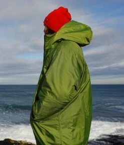 Dryrobe Advance Long Sleeve FOREST GREEN BLACK - RECYCLED -Kampa Store Forest Green 7 2024x2024 e550faf1 7f6a 4abc b712 3cd1ef6c925d