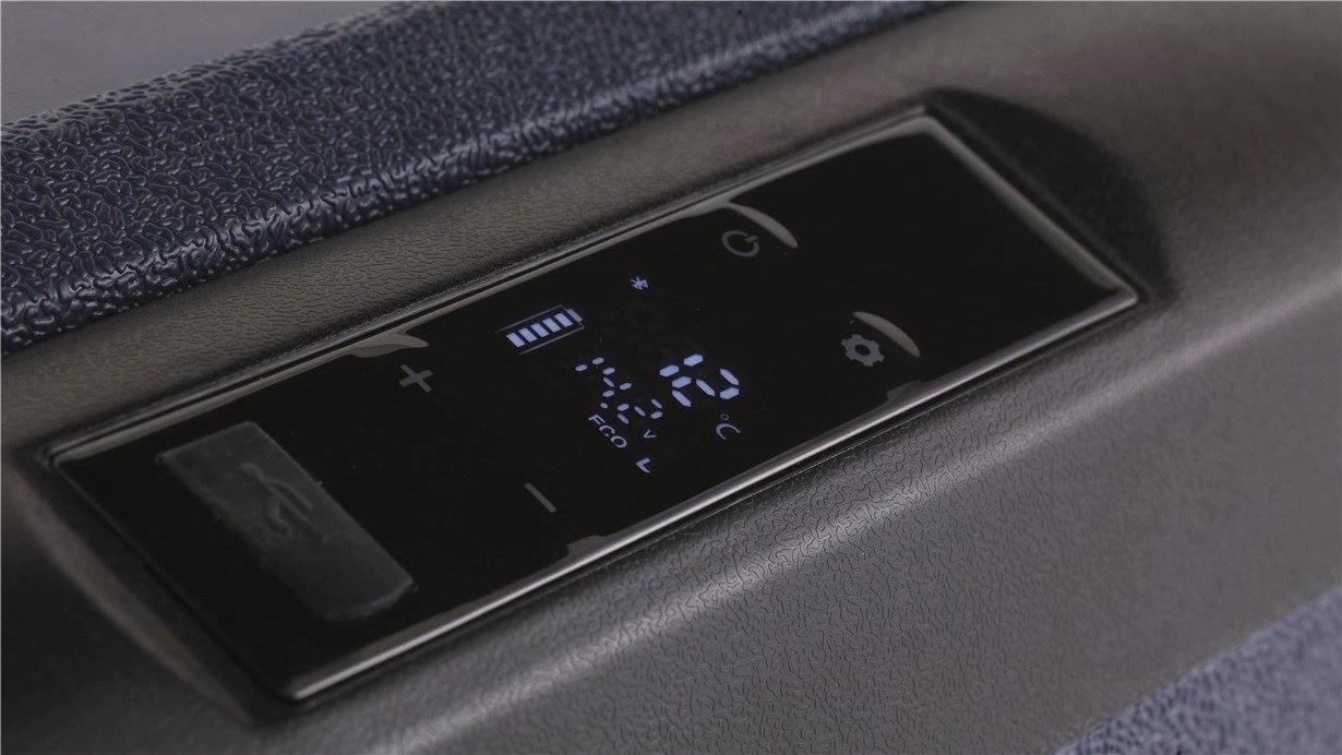 Outwell Arctic Chill 40L Coolbox 12v/230v 8 Outwell Arctic Chill 40L Coolbox 12v/230v - Image 8