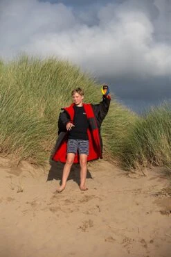 Dryrobe Advance Kids Long Sleeve BLACK PINK - RECYCLED 7 Dryrobe Advance Kids Long Sleeve BLACK PINK - RECYCLED -Kampa Store KIDS BEACH DRYROBE 179 2024x2024 e31f1e10 b738 43da 90f2 3a0b7eaedce8