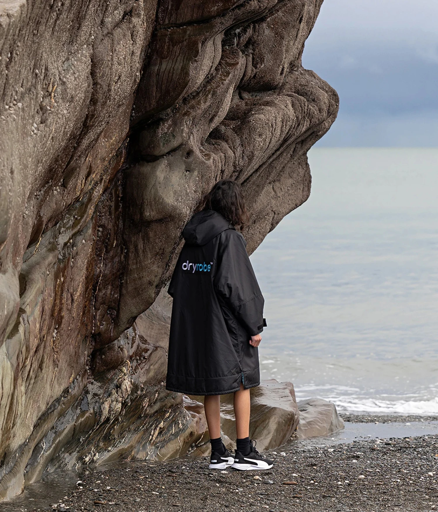 Dryrobe Advance Kids Long Sleeve BLACK BLUE - RECYCLED 5 Dryrobe Advance Kids Long Sleeve BLACK BLUE - RECYCLED - Image 5