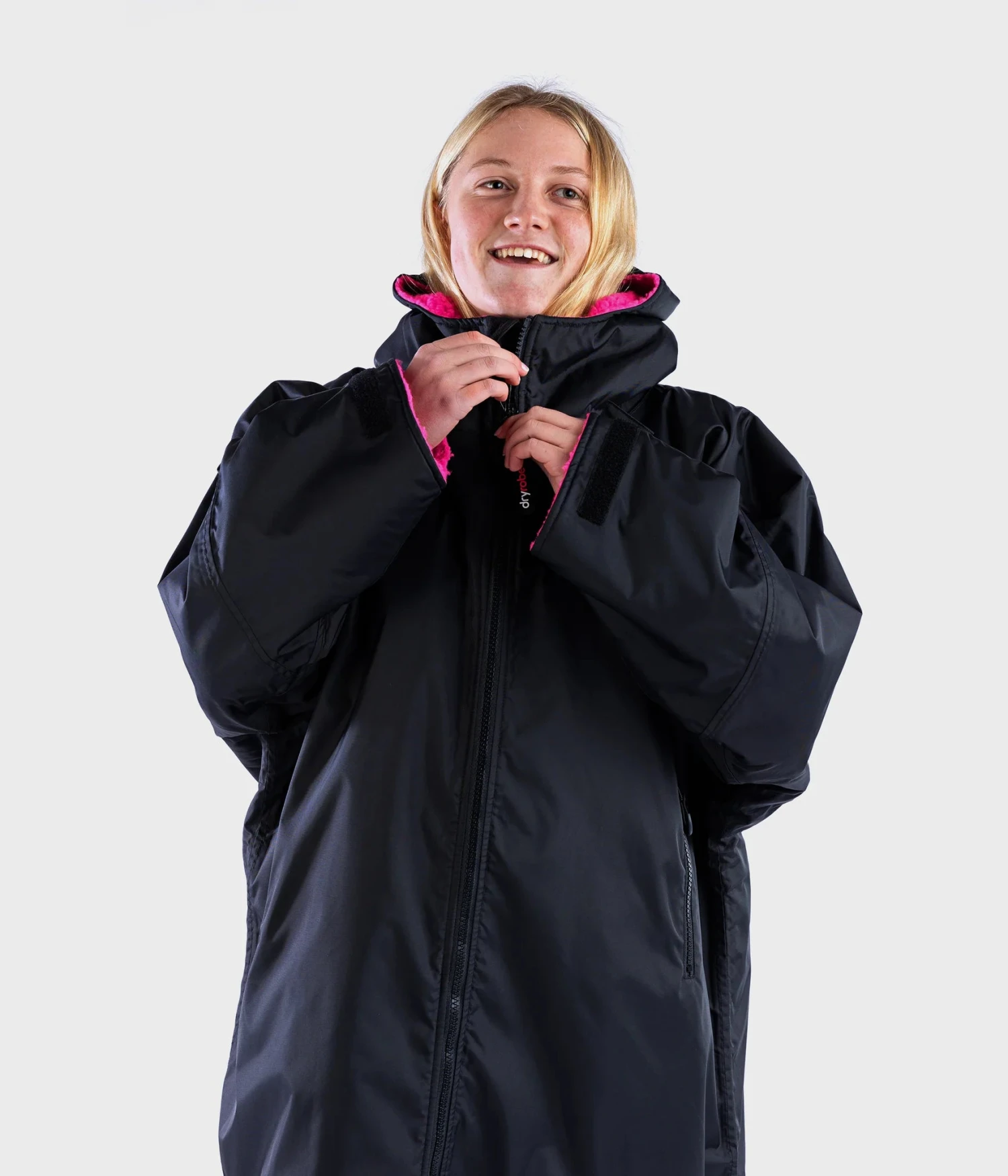 Dryrobe Advance Kids Long Sleeve BLACK PINK - RECYCLED 4 Dryrobe Advance Kids Long Sleeve BLACK PINK - RECYCLED - Image 4