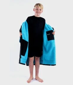 Dryrobe Advance Kids Short Sleeve BLACK BLUE 8 Dryrobe Advance Kids Short Sleeve BLACK BLUE -Kampa Store SS Black Blue 2 2024x2024 d5df1ff3 7d9a 479b 9a2b f57674f9865b