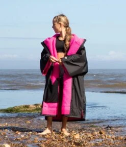 Dryrobe Advance Kids Short Sleeve BLACK PINK 13 Dryrobe Advance Kids Short Sleeve BLACK PINK -Kampa Store SS Black Pink 5 2024x2024 8218aba9 5fee 4c65 a7ea 903a772c4d41