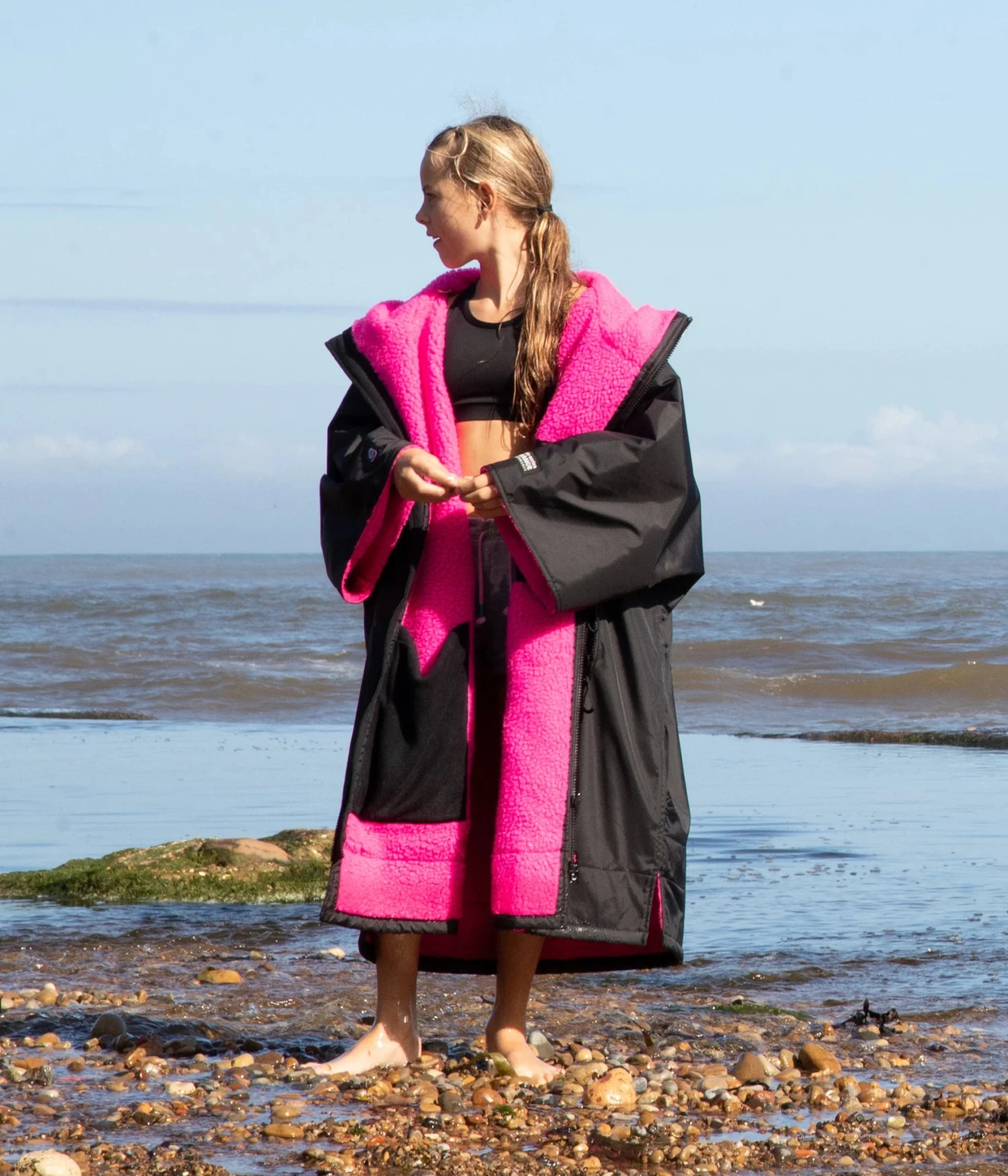 Dryrobe Advance Kids Short Sleeve BLACK PINK 7 Dryrobe Advance Kids Short Sleeve BLACK PINK - Image 7