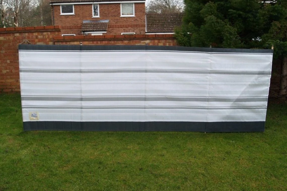 Blue Diamond Traditional 5 Pole Grey Windbreak 1 Blue Diamond Traditional 5 Pole Grey Windbreak