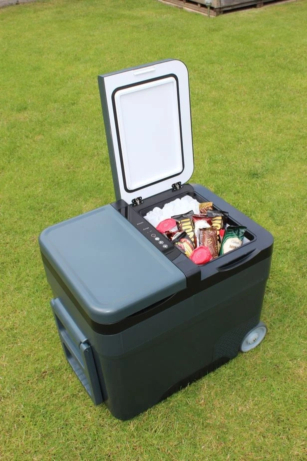 Outdoor Revolution Eco Deep Extreme Compressor Cooler 45L 3 Outdoor Revolution Eco Deep Extreme Compressor Cooler 45L - Image 3