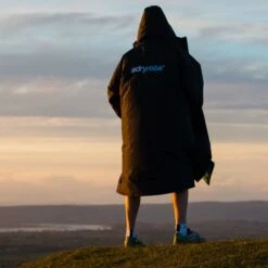 Dryrobe Advance Long Sleeve BLACK BLUE - RECYCLED -Kampa Store dryrobe LS BB 26 2024x2024 cf20035e 9e2d 47c1 a3db 5358bc8642f4