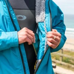 Osprey Unisex Changing Robe Teal 13 Osprey Unisex Changing Robe Teal -Kampa Store su4052 56 changing robe lifestyle 2